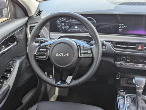 Certified 2025 Kia Seltos EX w/ EX Sunroof Package image 13