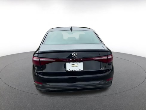 Used 2025 Volkswagen Jetta SE image 12