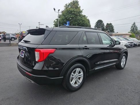 Used 2024 Ford Explorer XLT w/ Equipment Group 202A image 7