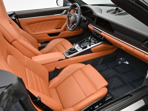 Certified 2025 Porsche 911 Carrera image 9