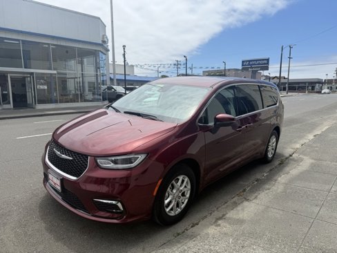 Used 2023 Chrysler Pacifica Touring-L image 1