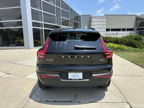 New 2026 Volvo XC40 B5 Ultra w/ Protection Package Premier image 6