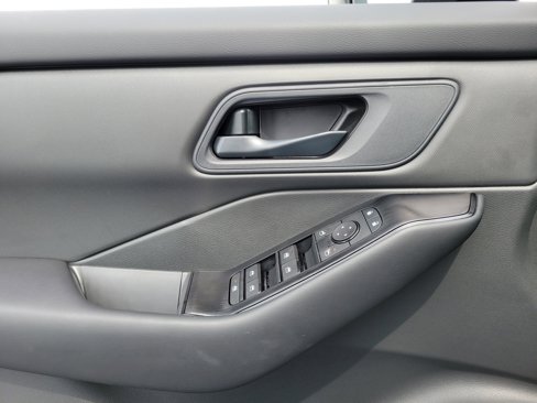 New 2026 Nissan Rogue S image 17