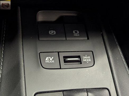 Used 2022 Toyota Venza XLE image 28