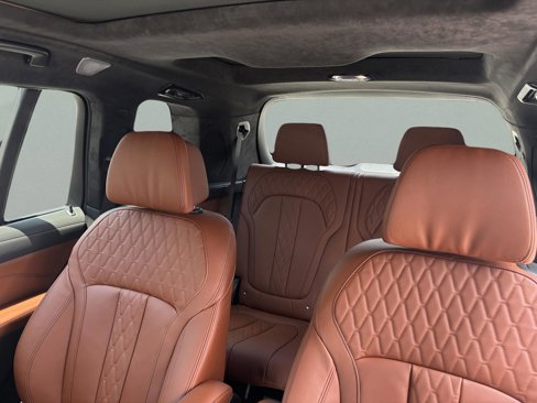 New 2026 BMW X7 M60i image 32