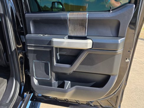Used 2021 Ford F350 Lariat w/ Chrome Package image 25