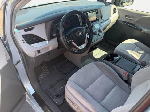 Used 2016 Toyota Sienna LE image 14
