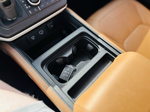 Used 2023 Land Rover Defender 130 First Edition image 26