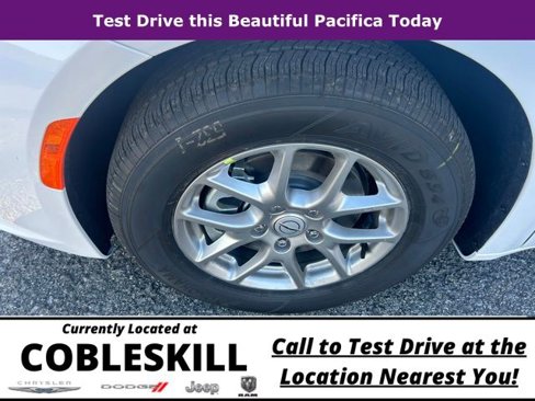 New 2026 Chrysler Pacifica Select image 9