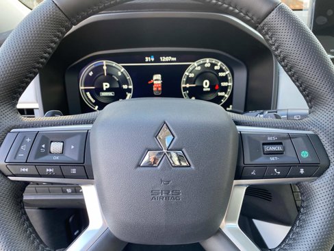 New 2025 Mitsubishi Outlander 4WD Plug-In Hybrid image 14