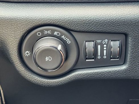 New 2025 Chrysler Pacifica Select image 16