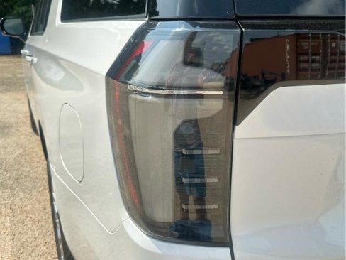 New 2025 Chevrolet Suburban Premier image 18