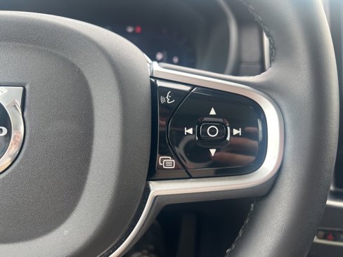 Used 2025 Volvo XC90 B5 Plus image 16
