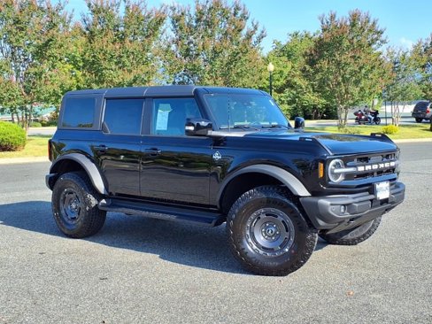 New 2025 Ford Bronco Outer Banks image 2