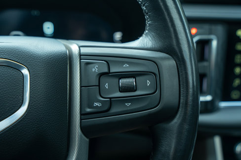 Used 2023 GMC Yukon XL Denali image 16