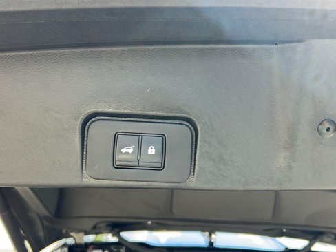 Used 2023 Nissan Rogue SV w/ SV Premium B Package image 16