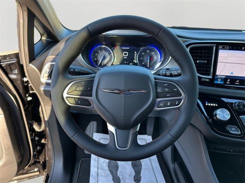 New 2026 Chrysler Pacifica Pinnacle image 19