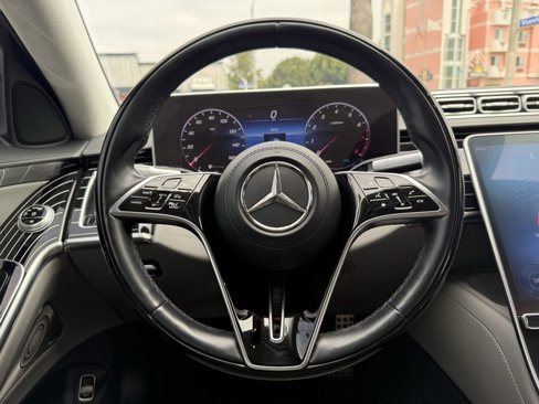 Used 2022 Mercedes-Benz S 500 4MATIC w/ AMG Line Package image 18