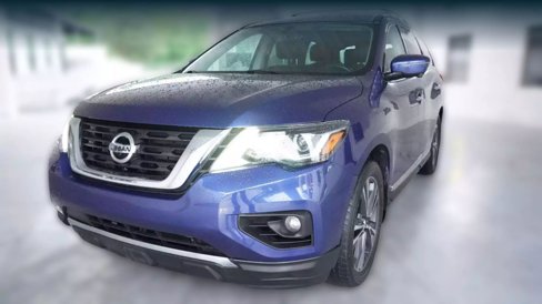 Used 2017 Nissan Pathfinder Platinum w/ Family Entertainment Package image 3