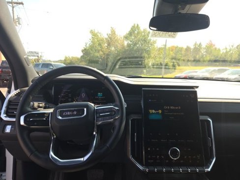 Used 2025 GMC Acadia Elevation image 14