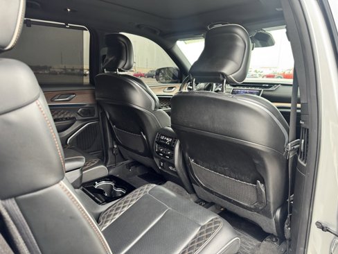 Used 2021 Jeep Grand Cherokee L Summit w/ Luxury Tech Group V image 17