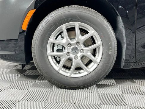 New 2025 Chrysler Pacifica Select image 32