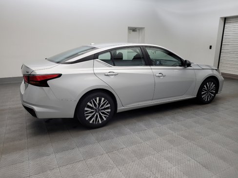 Used 2024 Nissan Altima 2.5 SV image 10