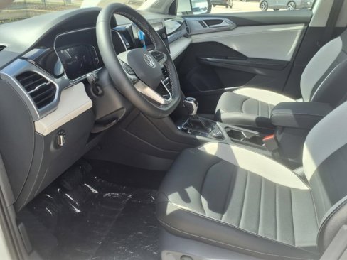 New 2025 Volkswagen Taos SEL image 9