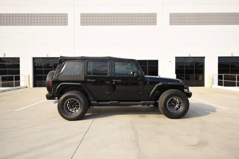 Used 2018 Jeep Wrangler Unlimited Sahara w/ Connectivity Group image 9