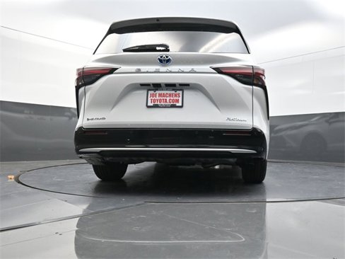 New 2025 Toyota Sienna Platinum image 30