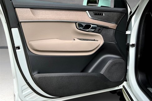 Certified 2025 Volvo XC90 B5 Core w/ Climate Package image 17