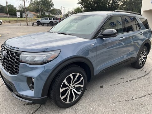 Used 2025 Ford Explorer ST-Line image 4