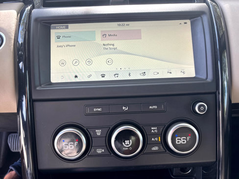 Used 2020 Land Rover Discovery SE image 17