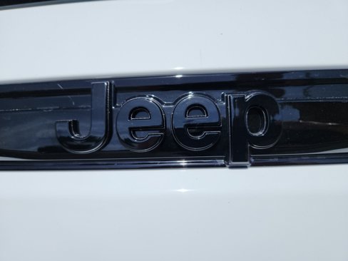 New 2025 Jeep Grand Cherokee Altitude image 23