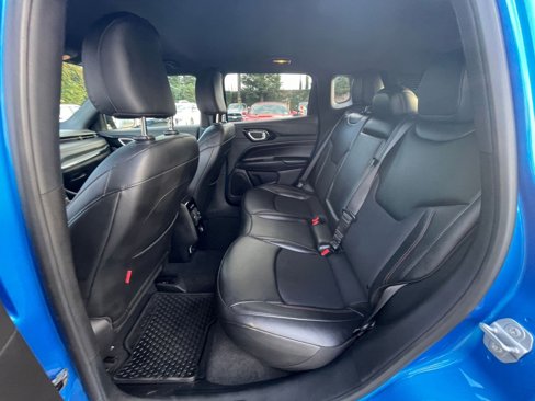 Used 2025 Jeep Compass Trailhawk image 24