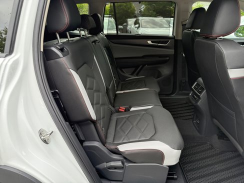 New 2025 Volkswagen Atlas Peak Edition SE image 29