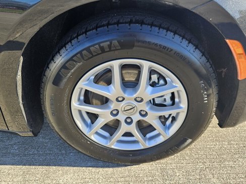 Used 2023 Chrysler Voyager LX image 18