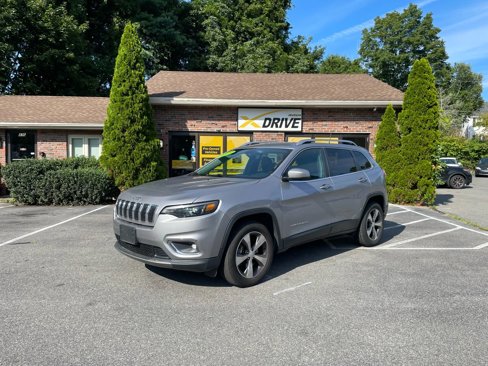 Used 2019 Jeep Cherokee Limited image 2