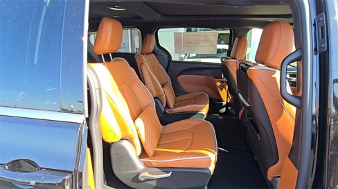 New 2026 Chrysler Pacifica Pinnacle w/ Trailer Tow Group image 18
