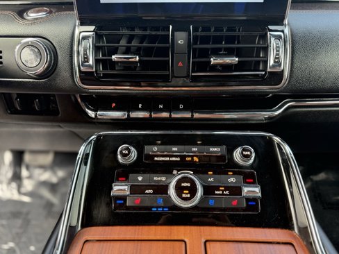 Used 2019 Lincoln Navigator Reserve image 28