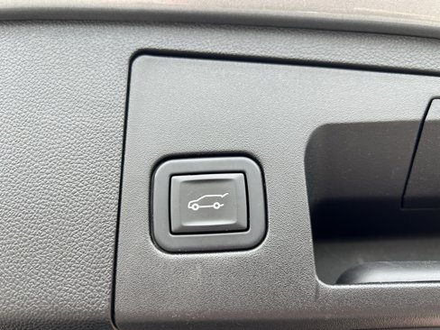 Used 2023 Cadillac XT4 Premium Luxury w/ Cold Weather Package image 25