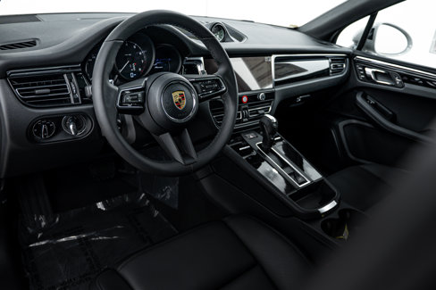 New 2026 Porsche Macan image 4