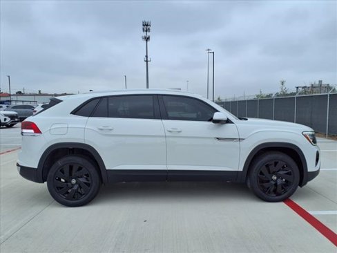 New 2025 Volkswagen Atlas Cross Sport SE image 4