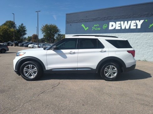 Used 2022 Ford Explorer XLT w/ Equipment Group 202A image 2