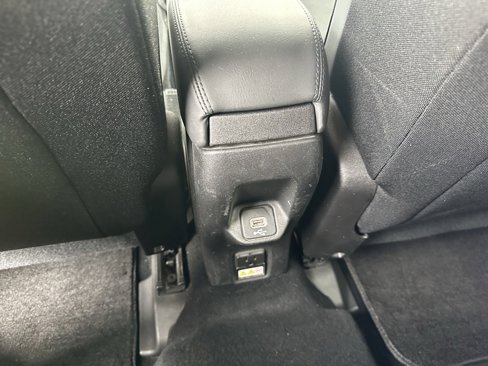 Used 2018 Jeep Renegade Altitude w/ Popular Equipment Group image 23