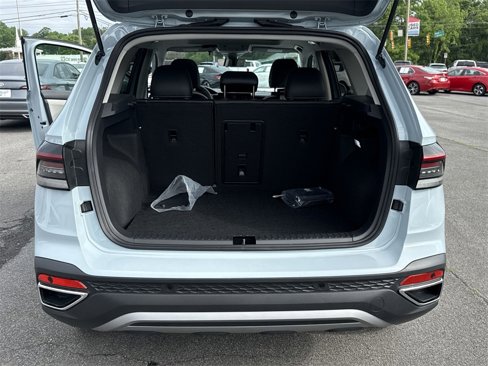 New 2025 Volkswagen Taos SE image 45