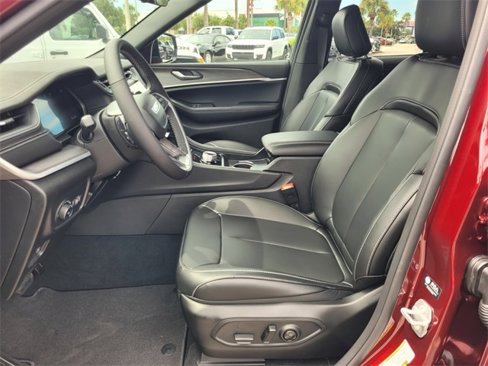 New 2025 Jeep Grand Cherokee Limited image 4