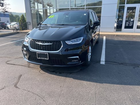 New 2025 Chrysler Pacifica Select image 1