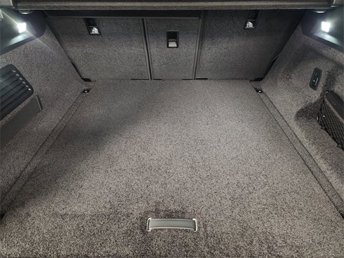 New 2025 Land Rover Range Rover SE image 32