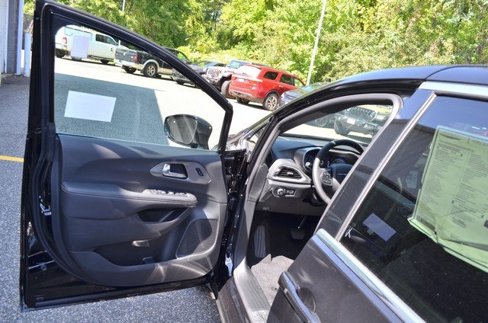 New 2026 Chrysler Pacifica Select image 12